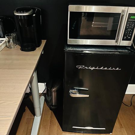 Urban Retreat - 2 Bedroom, 3 Beds, 6 Guests, Free Parking Longueuil Exteriör bild