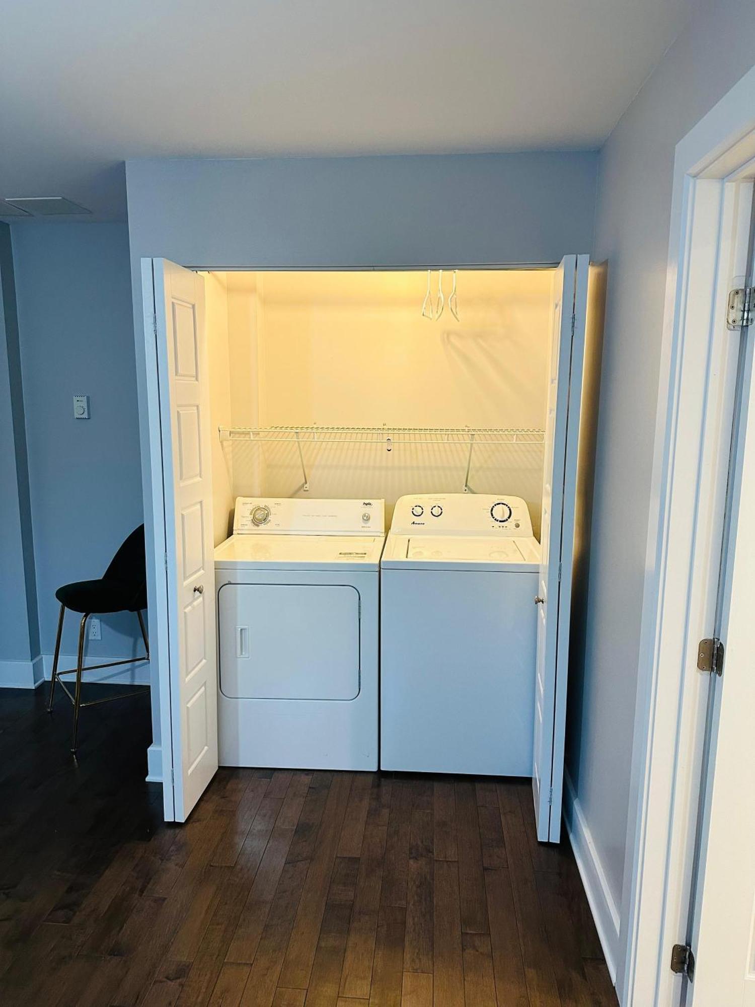 Urban Retreat - 2 Bedroom, 3 Beds, 6 Guests, Free Parking Longueuil Exteriör bild