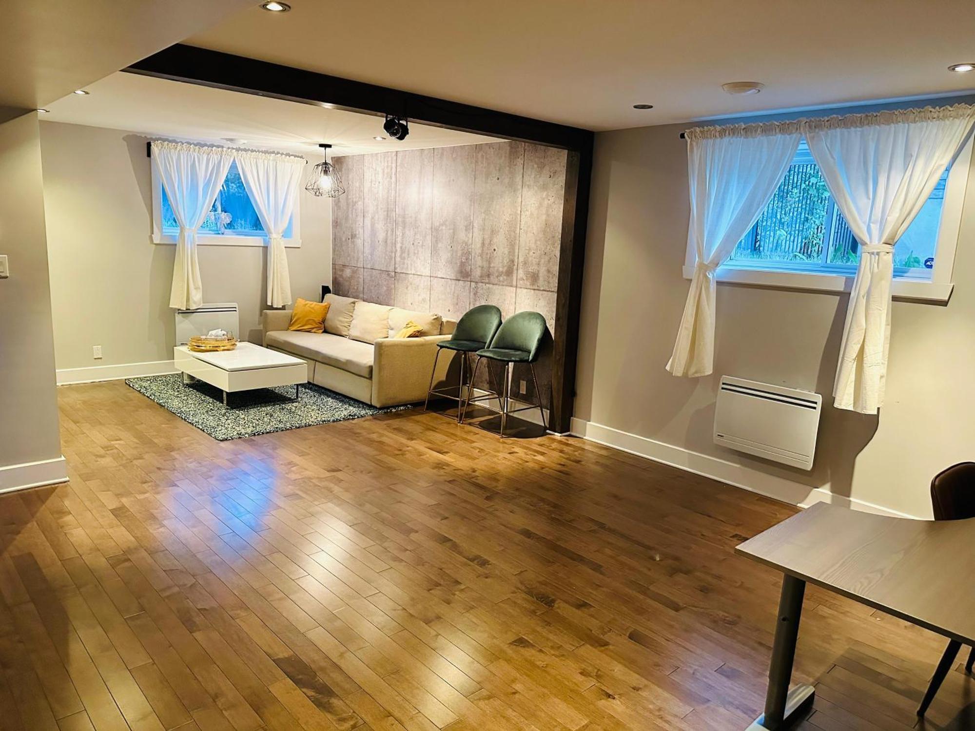 Urban Retreat - 2 Bedroom, 3 Beds, 6 Guests, Free Parking Longueuil Exteriör bild