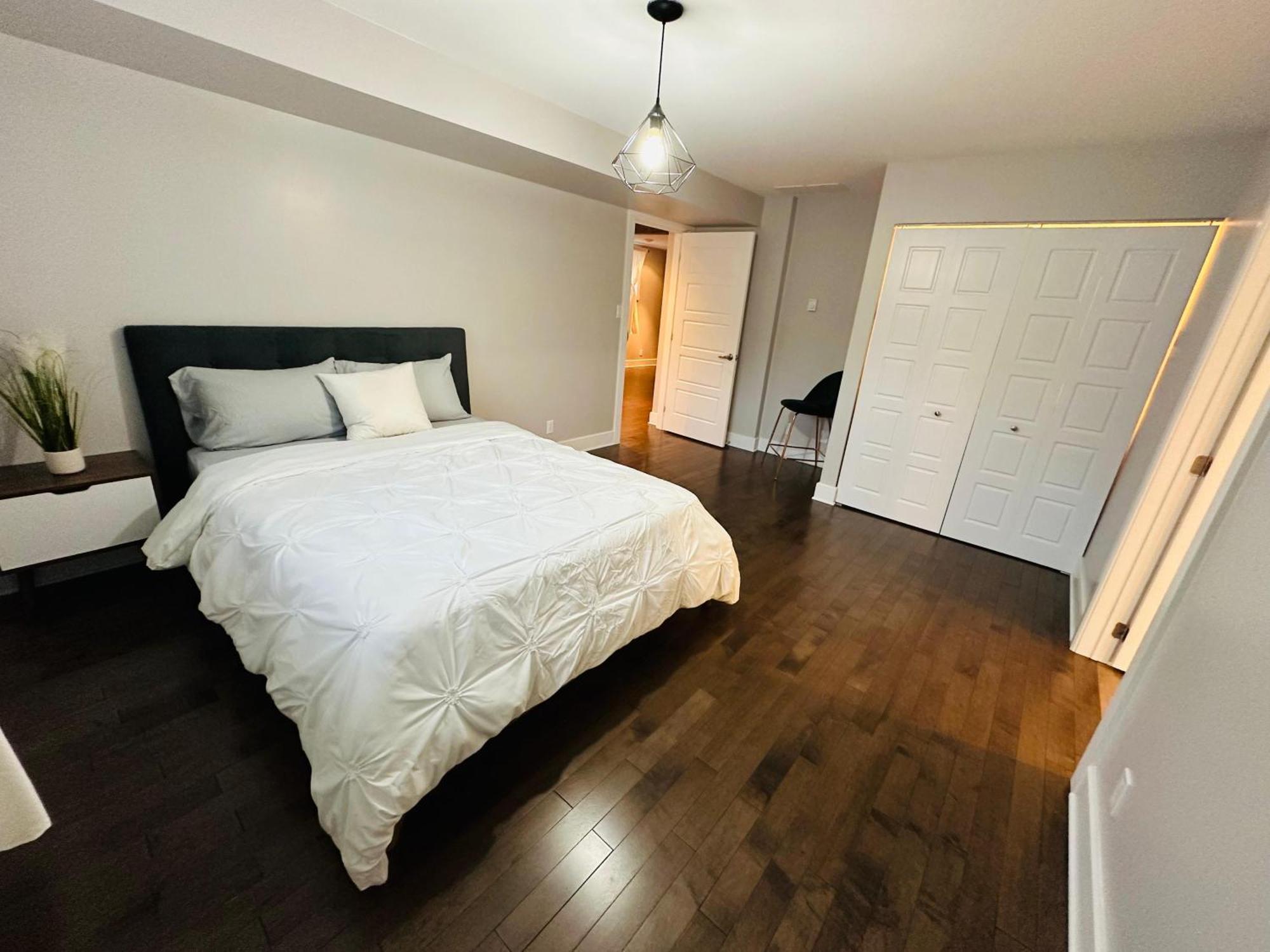 Urban Retreat - 2 Bedroom, 3 Beds, 6 Guests, Free Parking Longueuil Exteriör bild